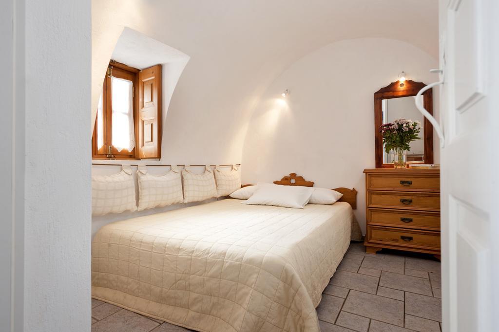 Vista Mare Suites Imerovígli Buitenkant foto